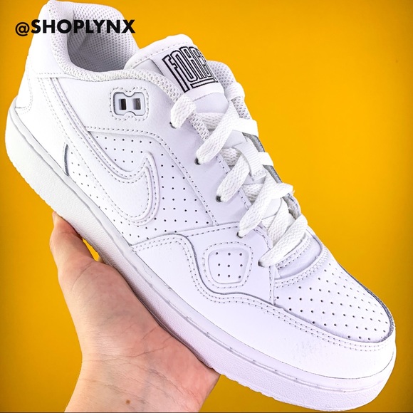 Nike Shoes - Nike White Low Top Sneaker Size 7